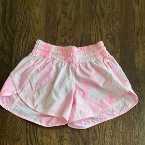 Lululemon Tracker Low-rise short 4”